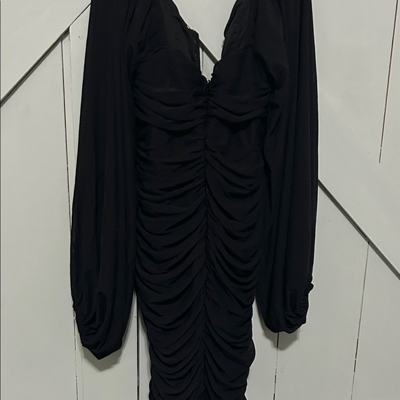 Saints + Secrets Selfie Leslie Black Off-Shoulder Ruched Dress size small - Picture 8 of 8